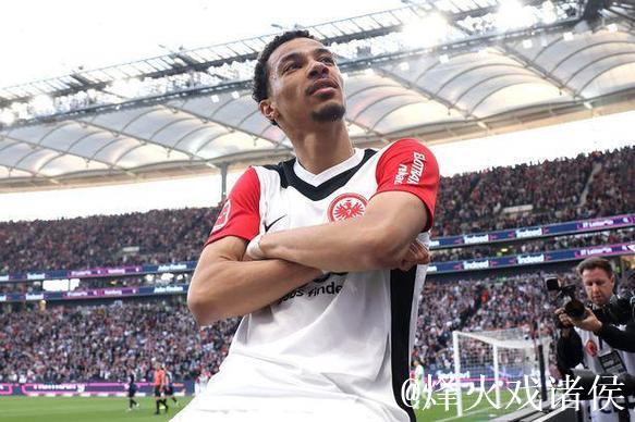 曼联与纽卡斯尔在法兰克福前锋埃基蒂克争夺战中表现最积极 曼联与纽卡斯尔在法兰克福前锋埃基蒂克争夺战中表现最积极